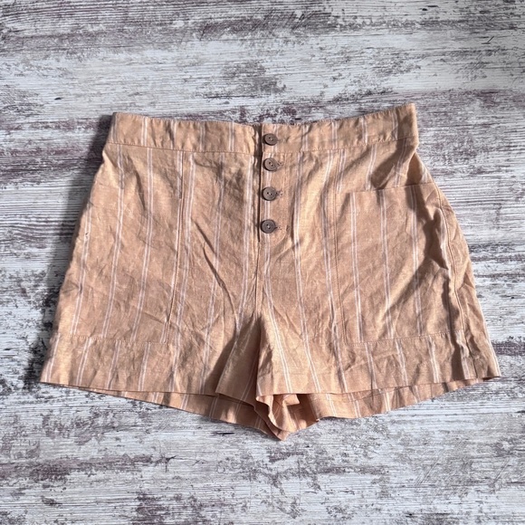 Lauren Conrad‎ Women's Tan striped Button-Up Shorts Size Large - Picture 1 of 8